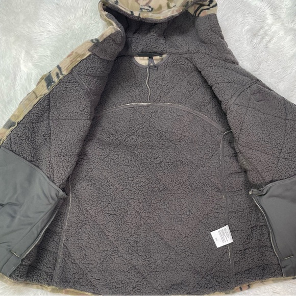 New Under Armour Women's Rut Windproof Jacket UA Barren Camo 1365594-999 - Picture 6 of 13